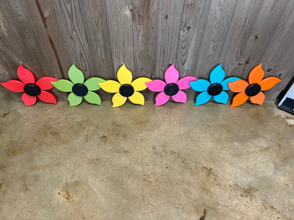 Outdoor Pointed Petal Flower 14" (Small)